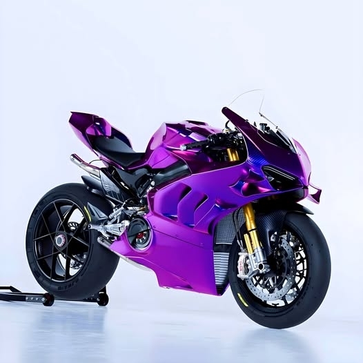 Unique colour of Ducati 💜💜